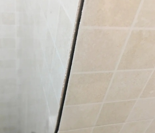 零陵瓷砖空鼓维修公司分享阳台瓷砖脱落的修复过程可以分为以下几个步骤
