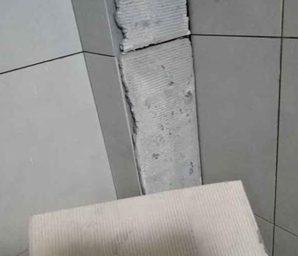 零陵瓷砖空鼓维修公司分享下厨房瓷砖脱落的补救措施。